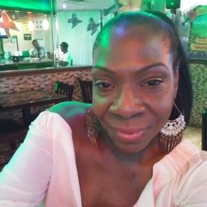 Meet your Posher, Phyllis